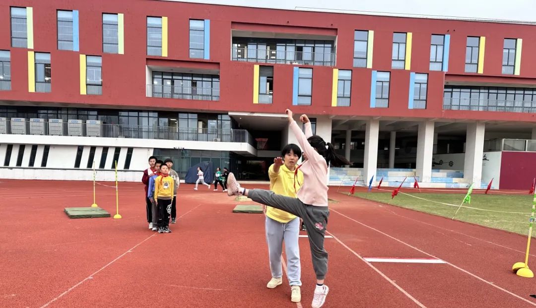 怎么跳高视频画质_跳高小视频_提升跳高技巧视频动作教学