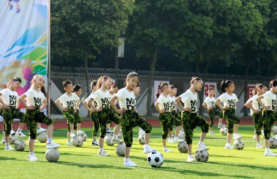 乐山篮球高中生联赛冠军_乐山一中篮球队最强时期_乐山市中学生篮球比赛