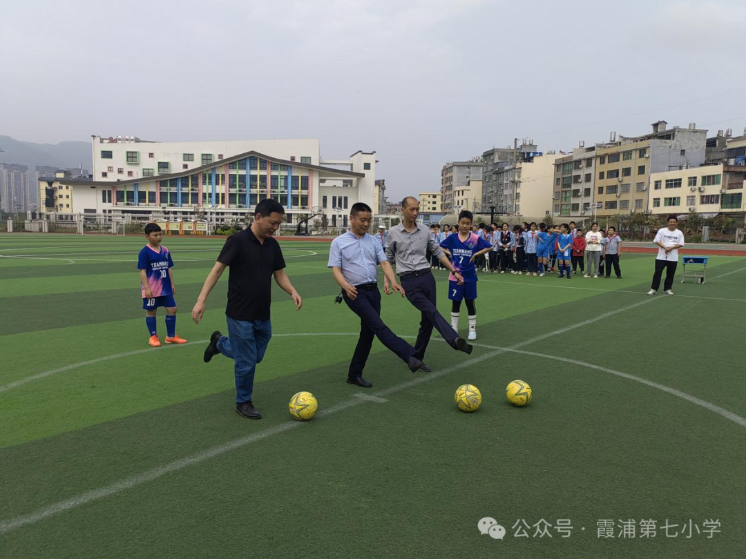 小学生足球比赛规则介绍_足球赛规则班级小学生怎么写_小学生足球班级赛规则