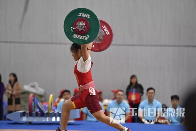 广西女子举重运动员有谁_广西举重女冠军妹妹_广西妹妹举重冠军女子是谁