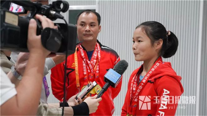 广西举重女冠军妹妹_广西女子举重运动员有谁_广西妹妹举重冠军女子是谁