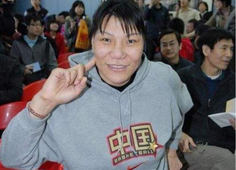 篮球中锋历史女中国有几个_中国篮球历史女中锋有哪些_篮球中锋历史女中国有几位